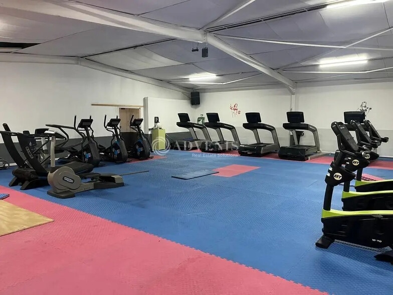 Local d’activités dans Neuilly-sur-Marne à louer - Photo de l’immeuble – Image 2 sur 8