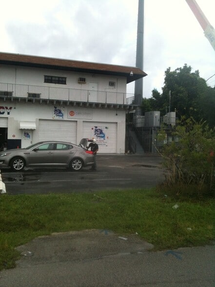 18356 W Dixie Hwy, Miami, FL à vendre - Photo de l’immeuble – Image 3 sur 5