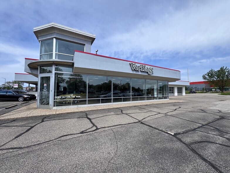343 E 8th St, Holland, MI à vendre - Photo de l’immeuble – Image 1 sur 9