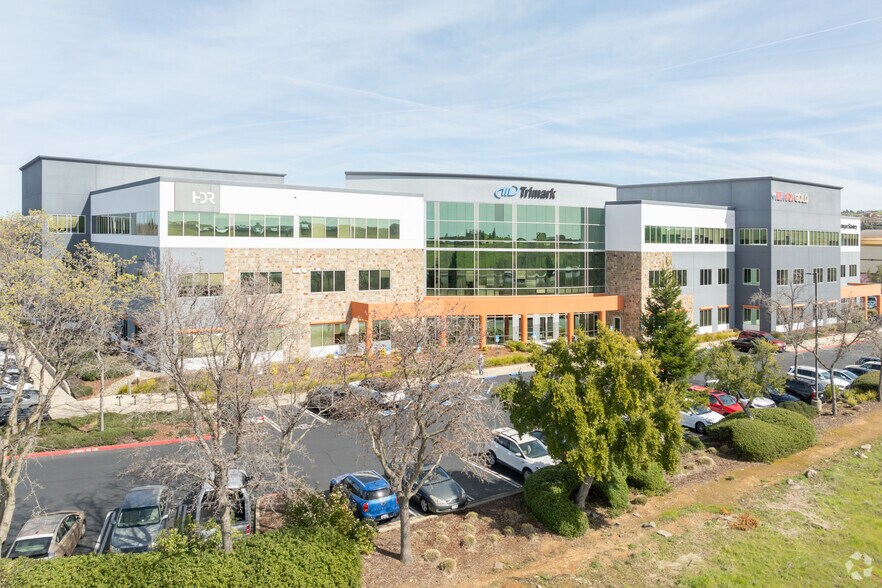 2365 Iron Point Rd, Folsom, CA à louer - Photo principale – Image 1 sur 18