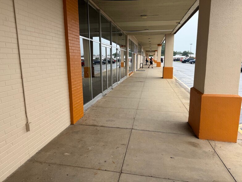 6570 Caroline St, Milton, FL à louer - Photo de l’immeuble – Image 2 sur 44