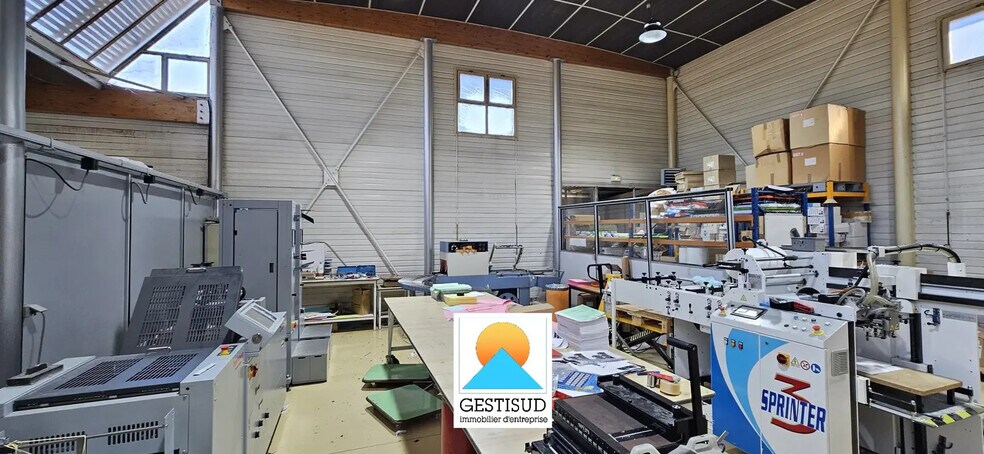 Local d’activités dans Aubagne à louer - Photo de l’immeuble – Image 3 sur 9
