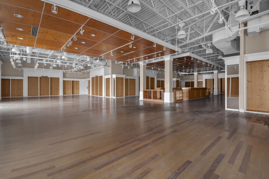 8000 Factory Shops Blvd, Jeffersonville, OH à louer - Photo de l’immeuble – Image 3 sur 24