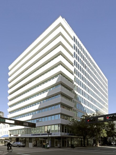 14 NE 1st Ave, Miami, FL à louer - Photo de l’immeuble – Image 2 sur 9
