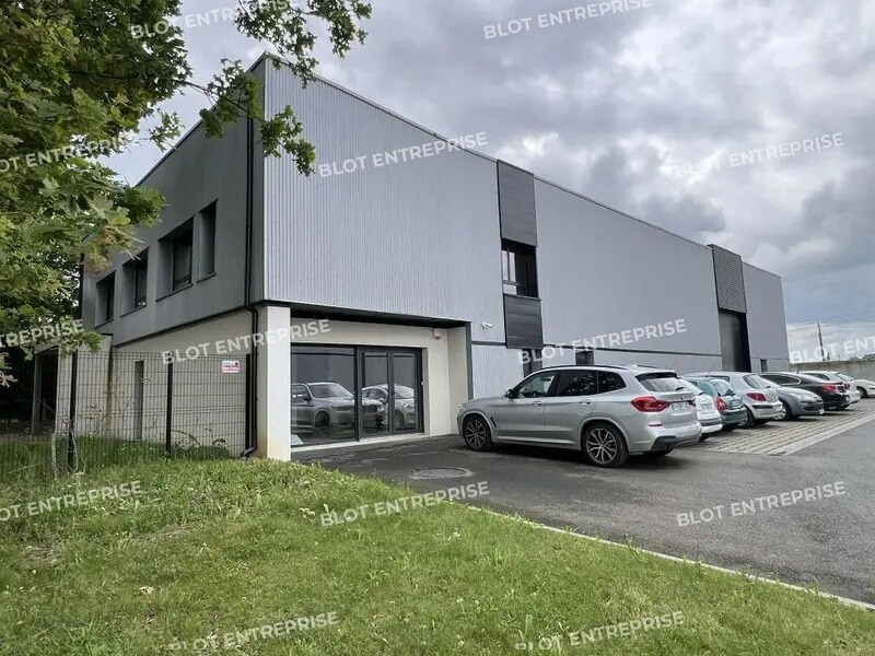 Bureau dans Noyal-sur-Vilaine à louer Photo de l’immeuble– Image 1 sur 13