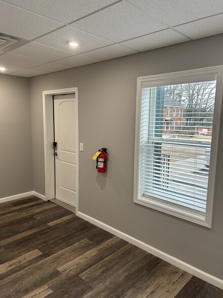 615 Colonial Park Dr, Roswell, GA à louer - Photo intérieure – Image 2 sur 21