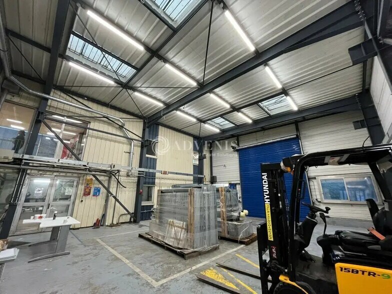 Local d’activités dans Buc à louer - Photo intérieure – Image 2 sur 7