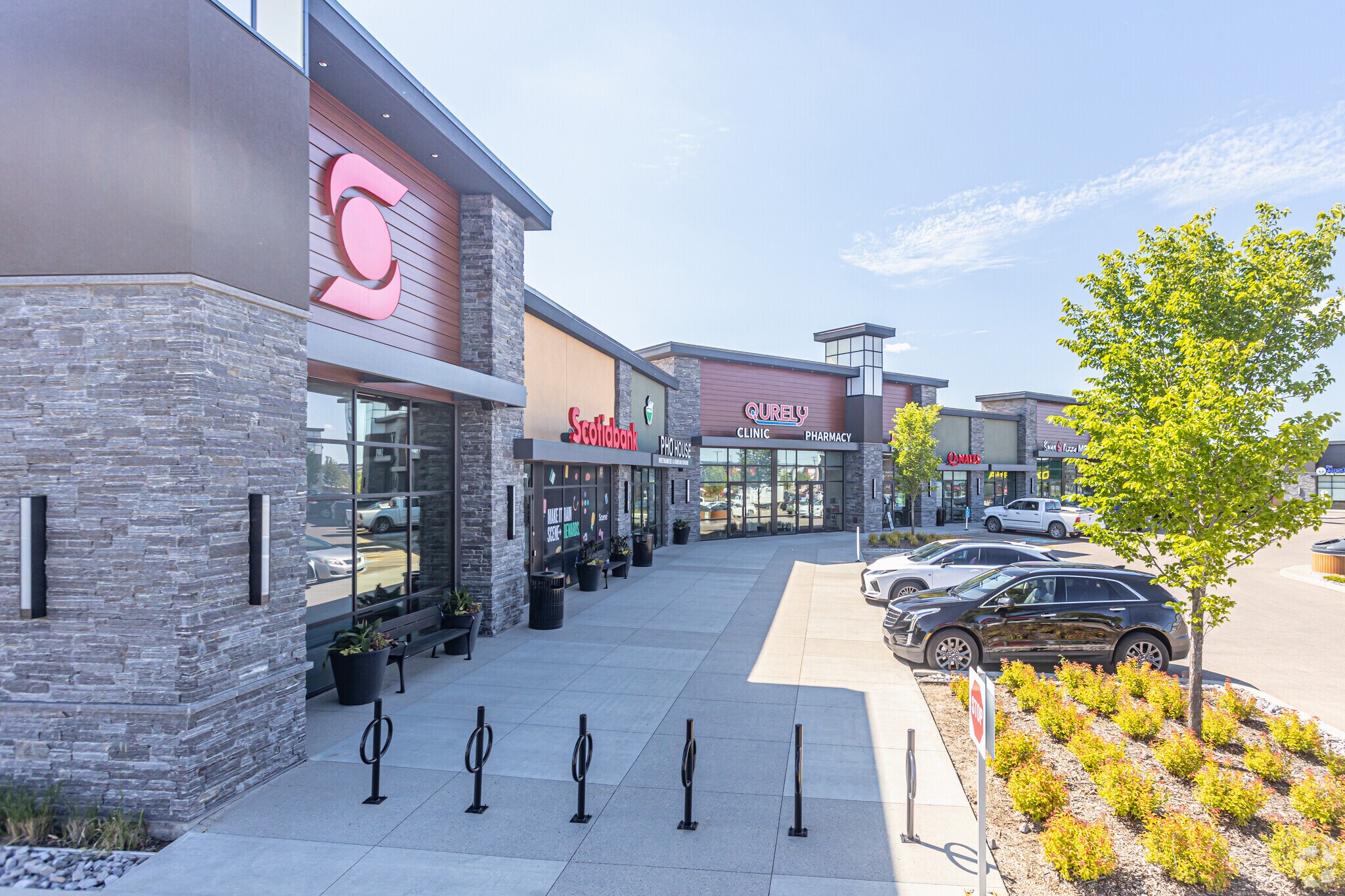 28th Ave SW, Edmonton, AB à louer Photo de l’immeuble– Image 1 sur 4