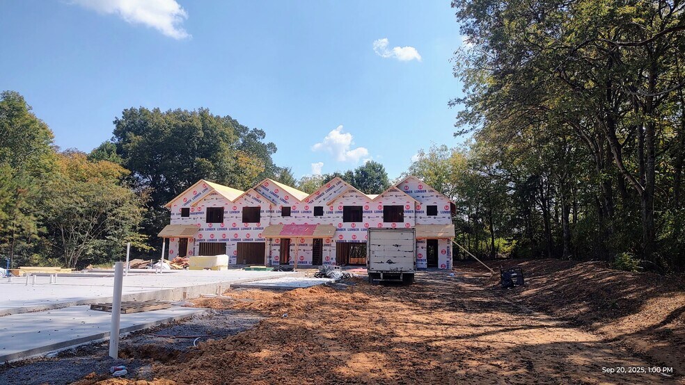 Under Construction 8 Units PLUS 2 Lots! portefeuille de 4 biens à vendre sur LoopNet.fr - Photo de l’immeuble – Image 2 sur 4