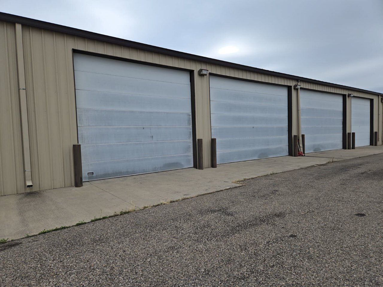 1906 Airport Court, Great Falls, MT à louer Photo principale– Image 1 sur 6