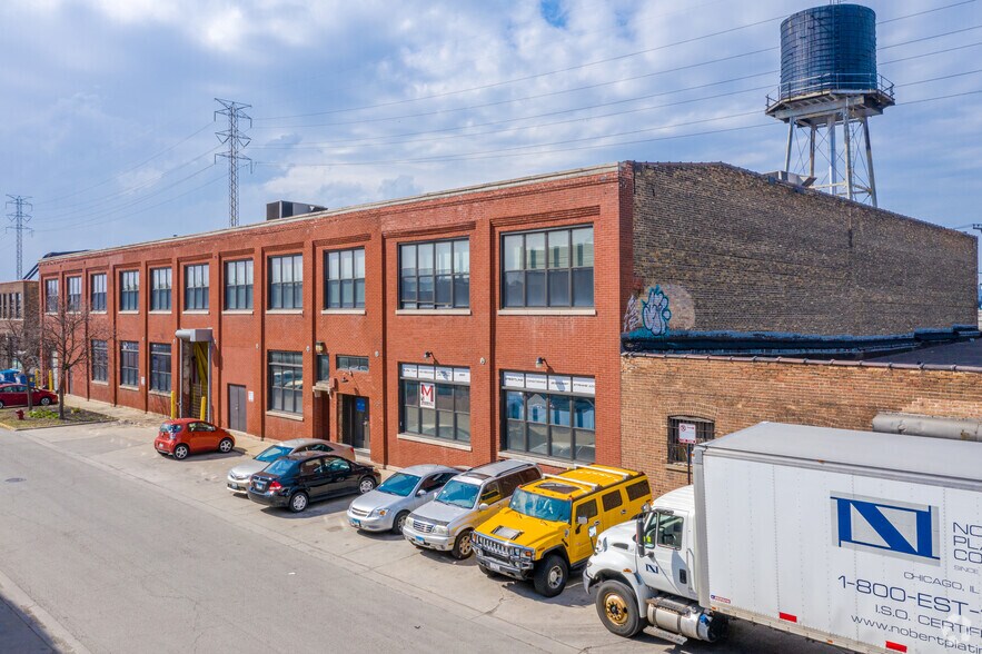 1622 W Carroll Ave, Chicago, IL à louer - Photo principale – Image 1 sur 2
