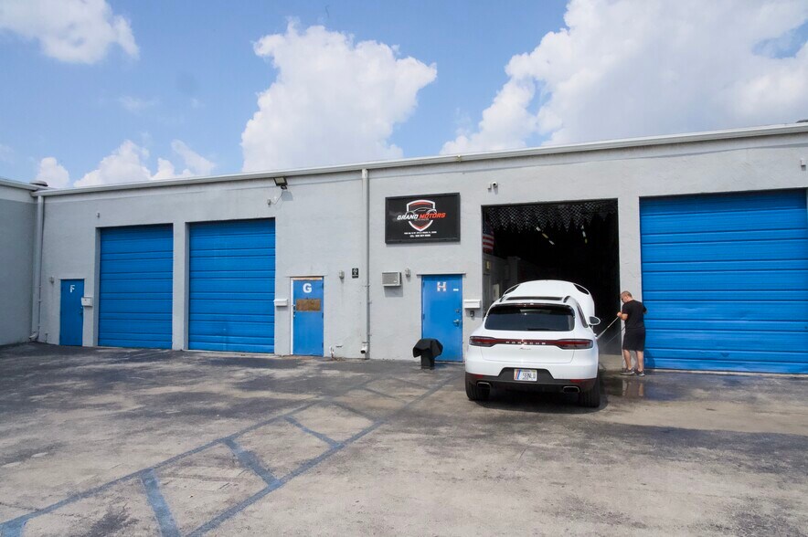 7215 NW 41st St, Miami, FL à vendre - Photo de l’immeuble – Image 2 sur 17