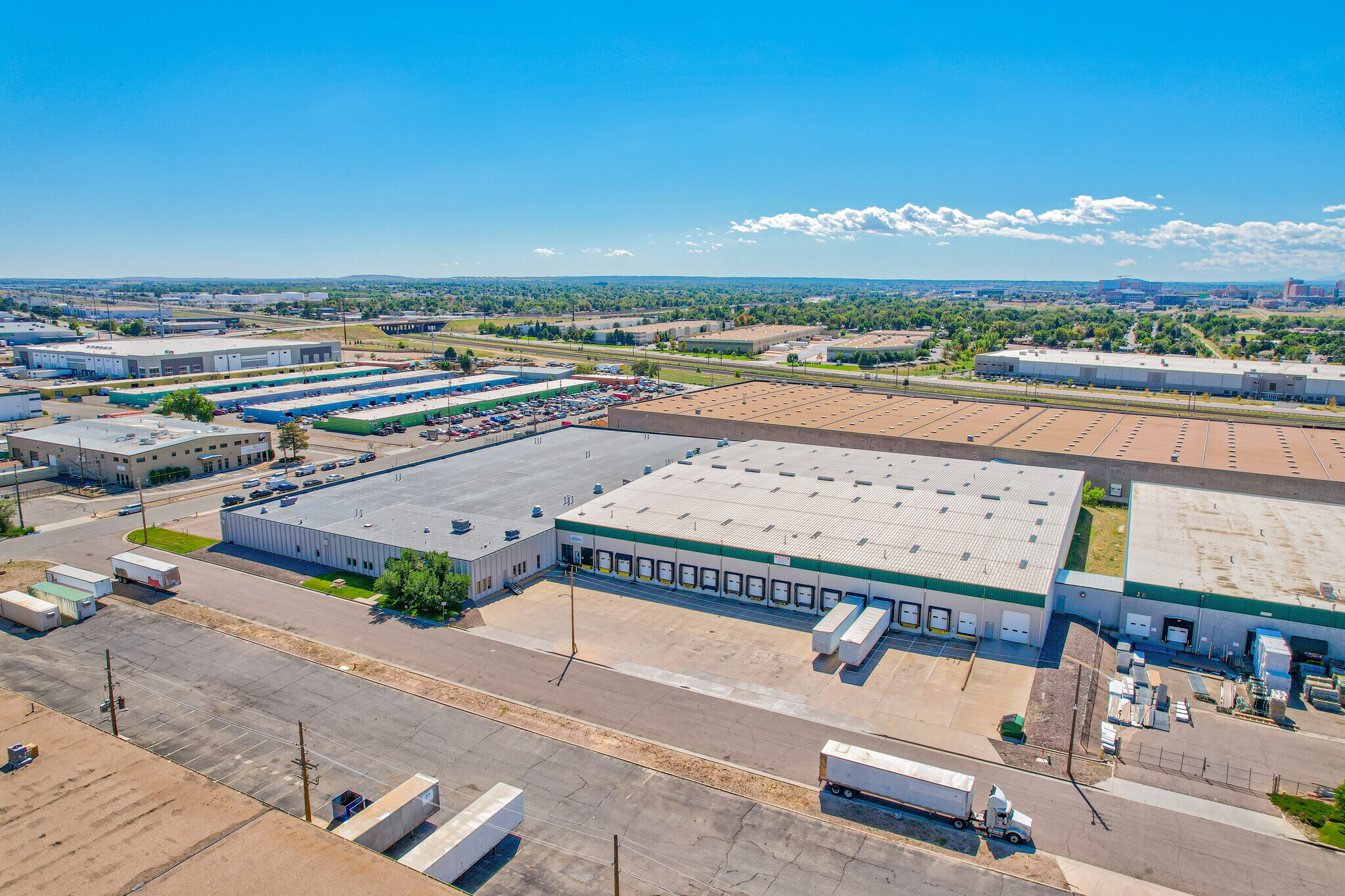 NE Denver Value Add Industrial Portfolio portefeuille de 2 biens à vendre sur LoopNet.fr Photo de l’immeuble– Image 1 sur 15