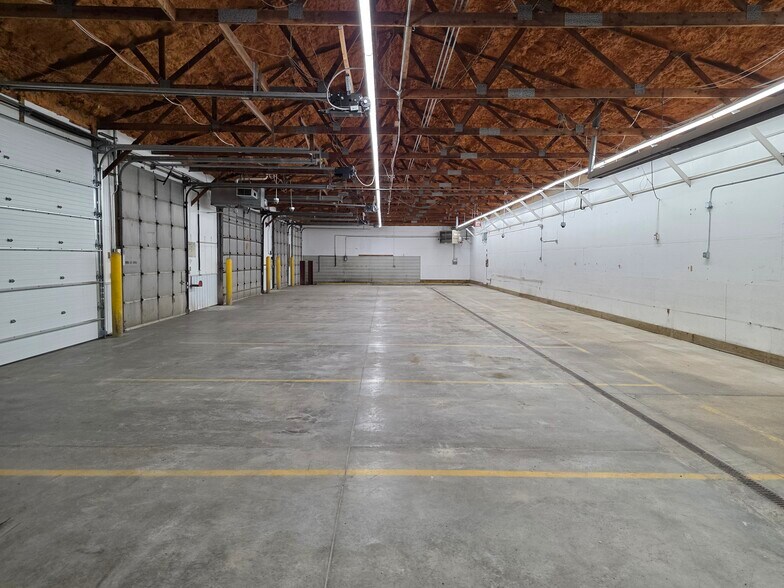 5205 Hwy 18, Clear Lake, IA à louer - Photo de l’immeuble – Image 2 sur 5
