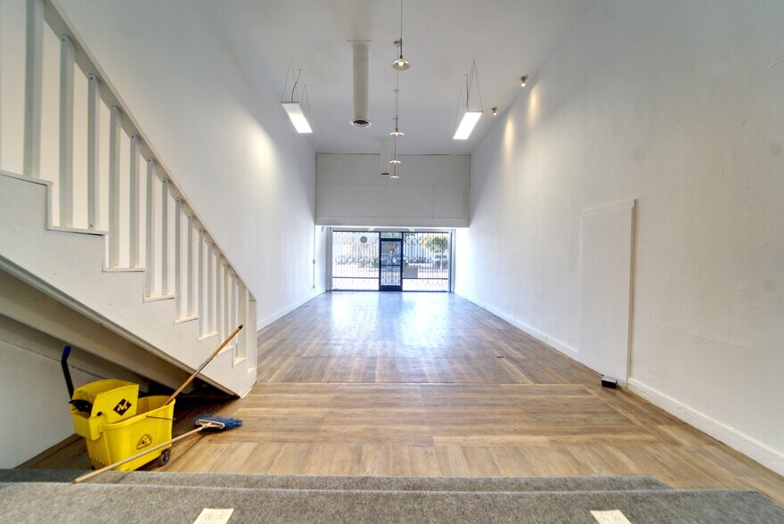 5968 S Vermont Ave, Los Angeles, CA à louer - Photo de l’immeuble – Image 3 sur 6