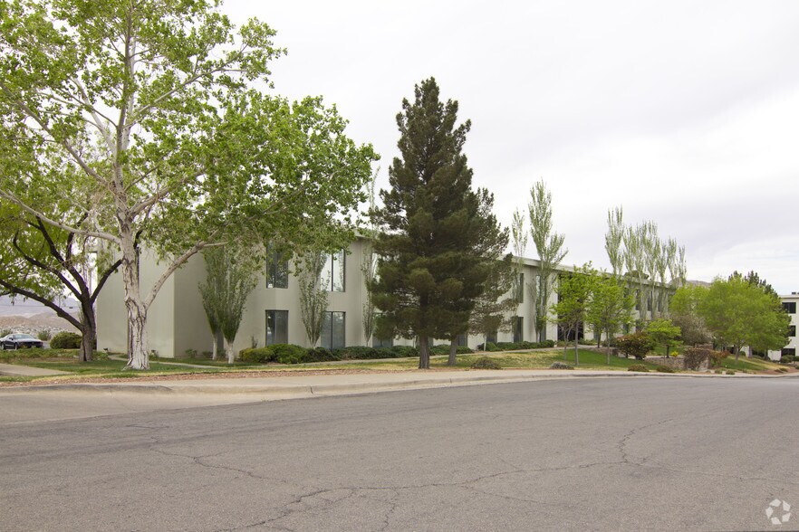 4110 Rio Bravo Dr, El Paso, TX à louer - Photo principale – Image 1 sur 8