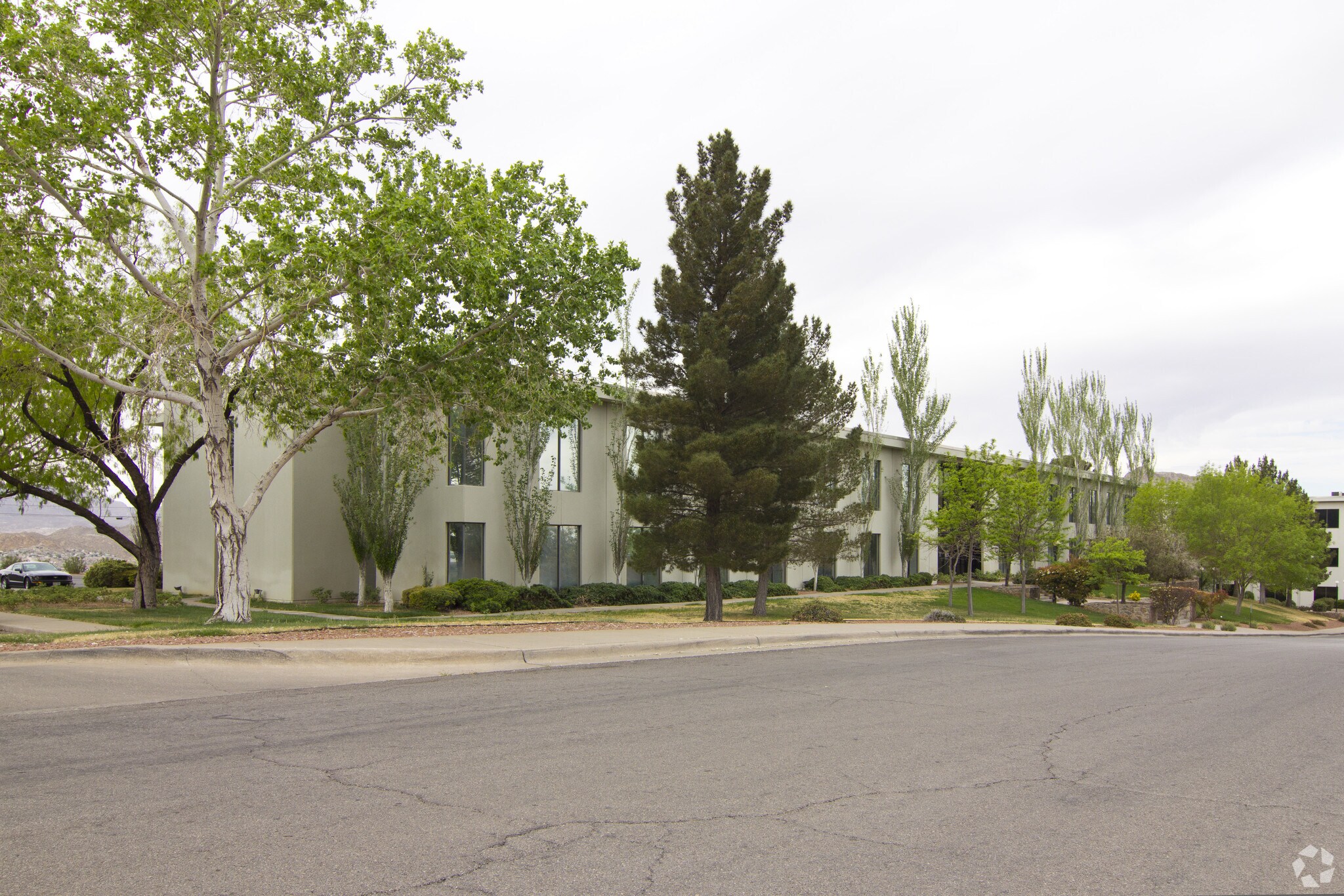 4110 Rio Bravo Dr, El Paso, TX à louer Photo principale– Image 1 sur 9