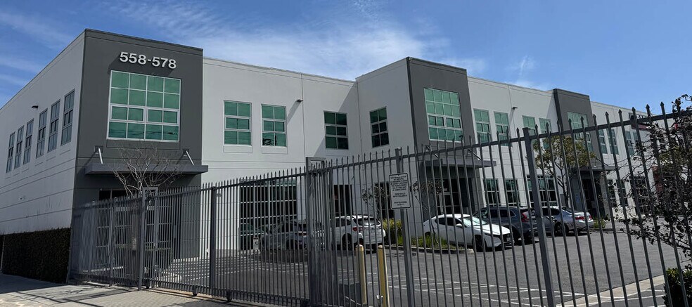 558-578 S Alameda St, Los Angeles, CA à louer - Photo de l’immeuble – Image 1 sur 3