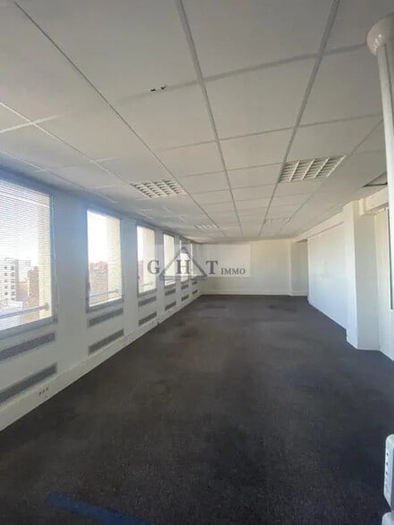 Bureau dans Montreuil à vendre - Photo de l’immeuble – Image 3 sur 6