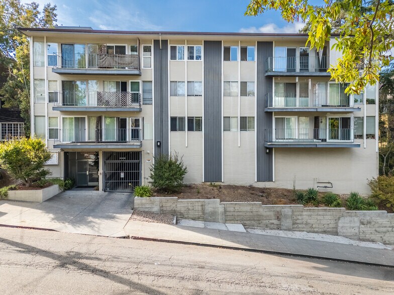 671 Vernon St, Oakland, CA à vendre - Photo de l’immeuble – Image 2 sur 20