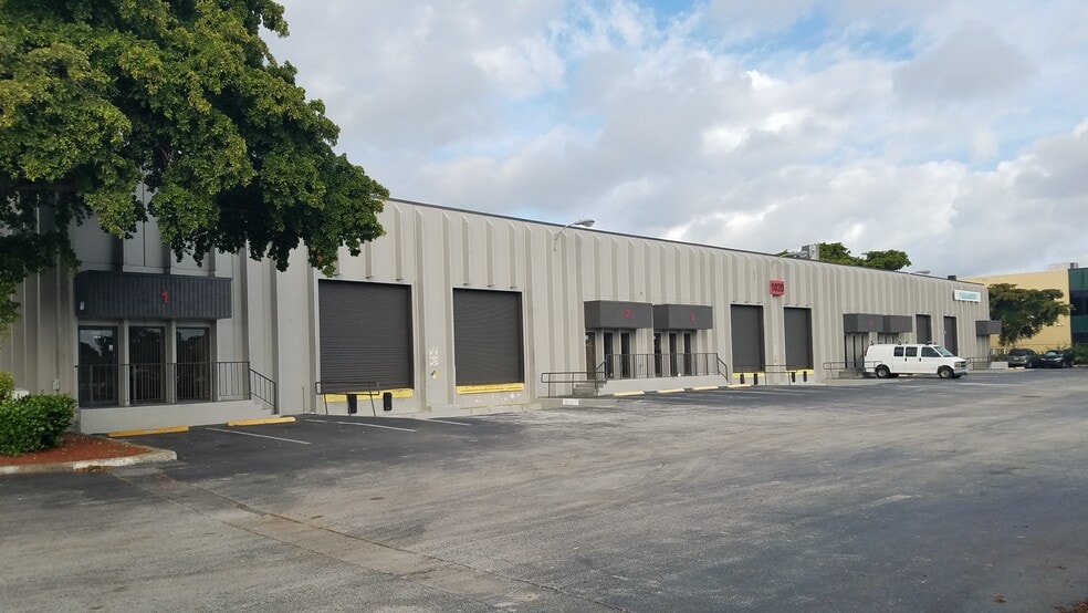 1020 SW 10th Ave, Pompano Beach, FL à louer - Photo de l’immeuble – Image 3 sur 4