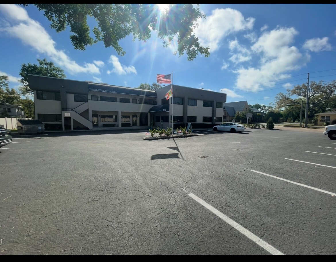 912 Drew St, Clearwater, FL à louer Photo de l’immeuble– Image 1 sur 16
