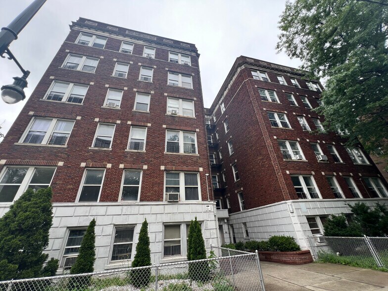 691-697 Elizabeth Ave, Newark, NJ à vendre - Photo principale – Image 1 sur 1