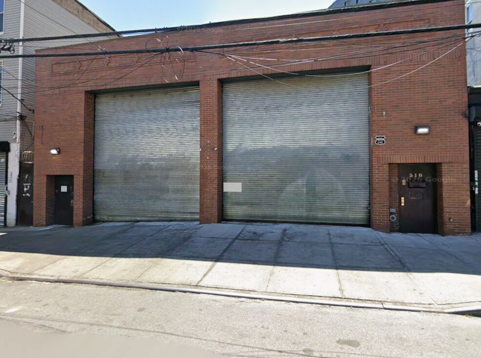 518 Timpson Pl, Bronx, NY à louer Photo de l’immeuble– Image 1 sur 13