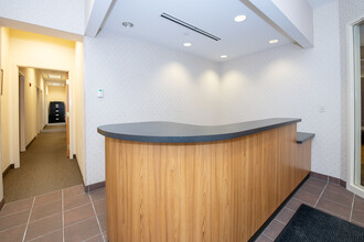 24149-25389 Cedar Rd, Lyndhurst, OH à louer Photo intérieure– Image 2 sur 7