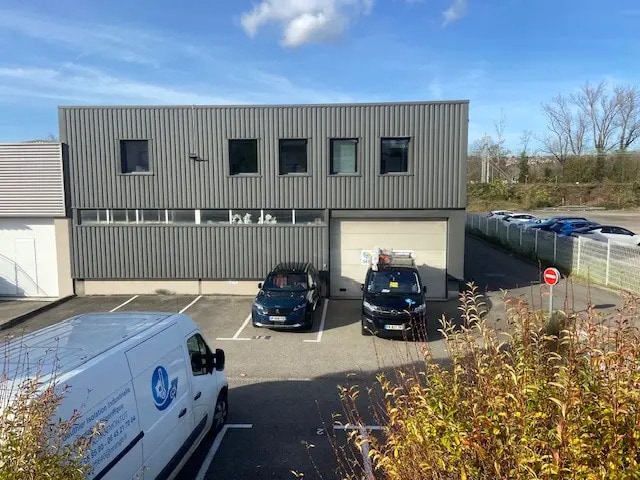 Plus de détails pour Local d’activités à vendre