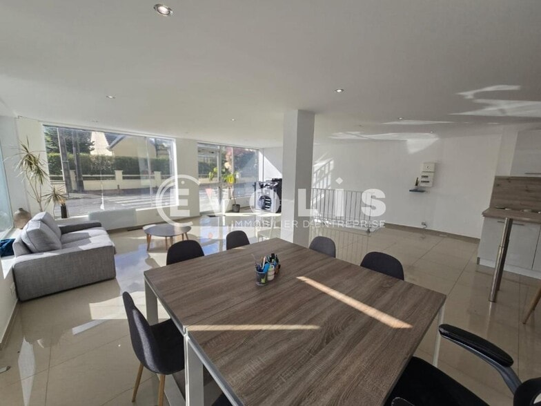 Local commercial dans Viry-Châtillon à vendre - Photo intérieure – Image 2 sur 7