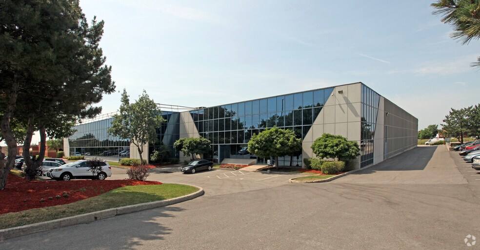 6200 Tomken Rd, Mississauga, ON à louer - Photo de l’immeuble – Image 2 sur 2