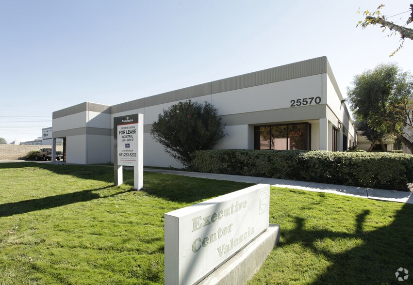 25570 Rye Canyon Rd, Valencia, CA à louer - Photo de l’immeuble – Image 2 sur 6