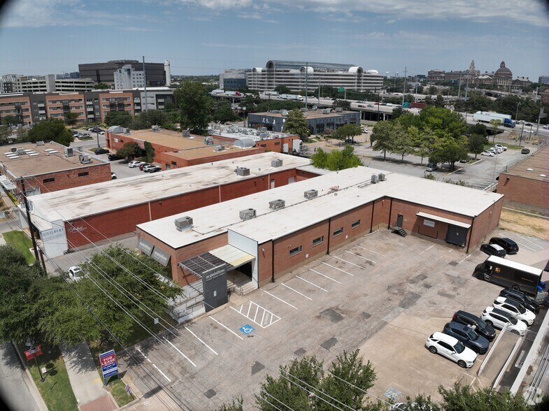 1710 Hi Line Dr, Dallas, TX à louer – Image 2 sur 25