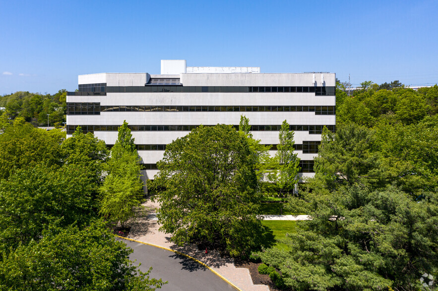105 Fieldcrest Ave, Edison, NJ à louer - Photo de l’immeuble – Image 3 sur 9