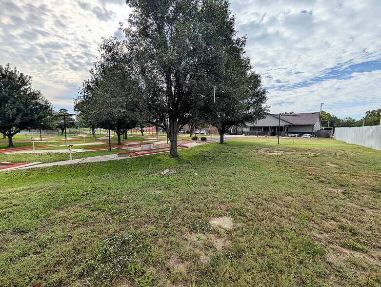 1004 E 12th Ave, Emporia, KS à vendre - Photo de l’immeuble – Image 2 sur 12