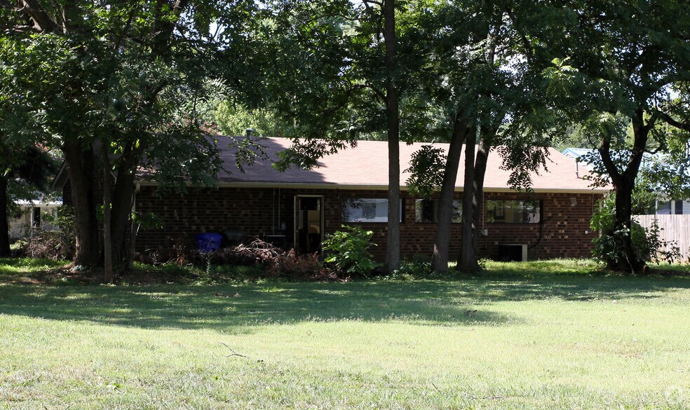 302 W Graham St, Mebane, NC à louer - Photo de l’immeuble – Image 2 sur 2