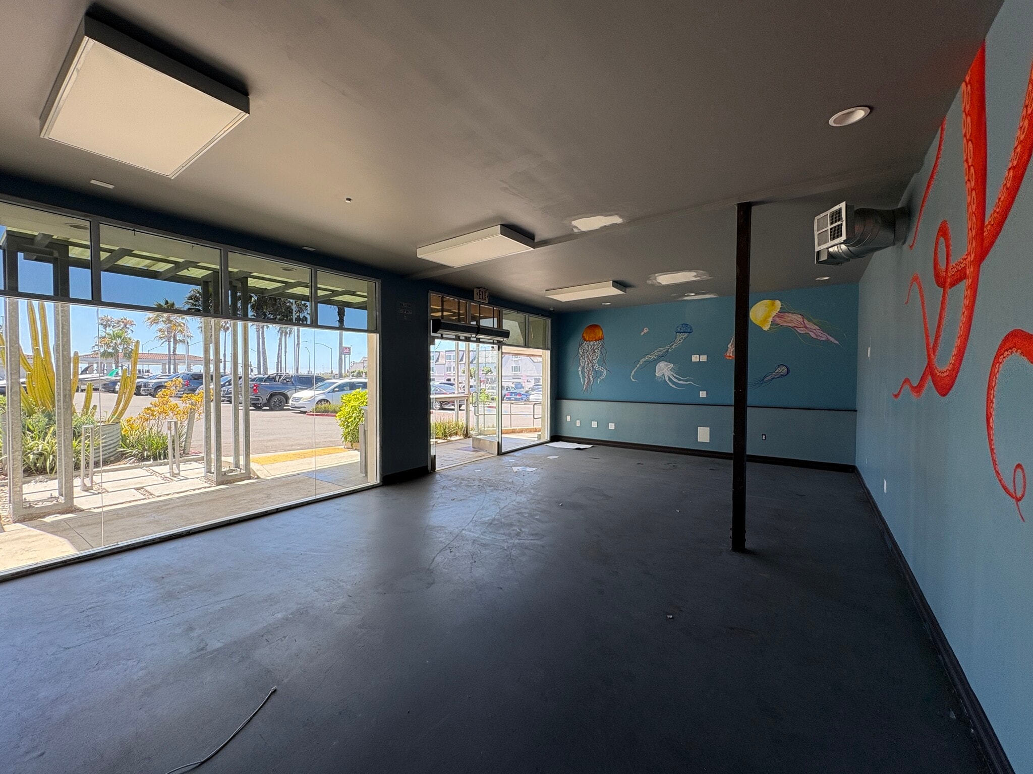 17208 Pacific Coast Hwy, Huntington Beach, CA à louer Photo intérieure– Image 1 sur 4