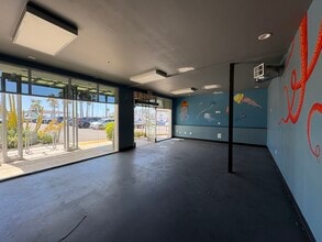 17208 Pacific Coast Hwy, Huntington Beach, CA à louer Photo intérieure– Image 1 sur 4