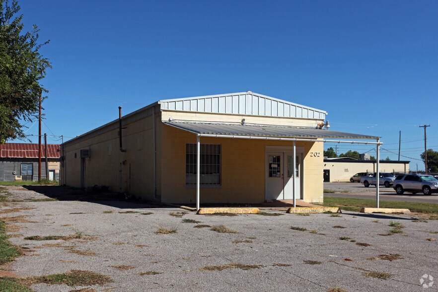 202 W Iowa Ave, Chickasha, OK à vendre - Photo principale – Image 1 sur 2