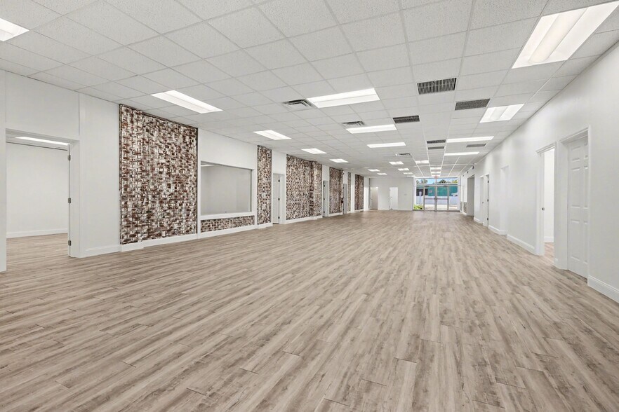 1288 N Tamiami Trl, North Fort Myers, FL à louer - Photo intérieure – Image 3 sur 22