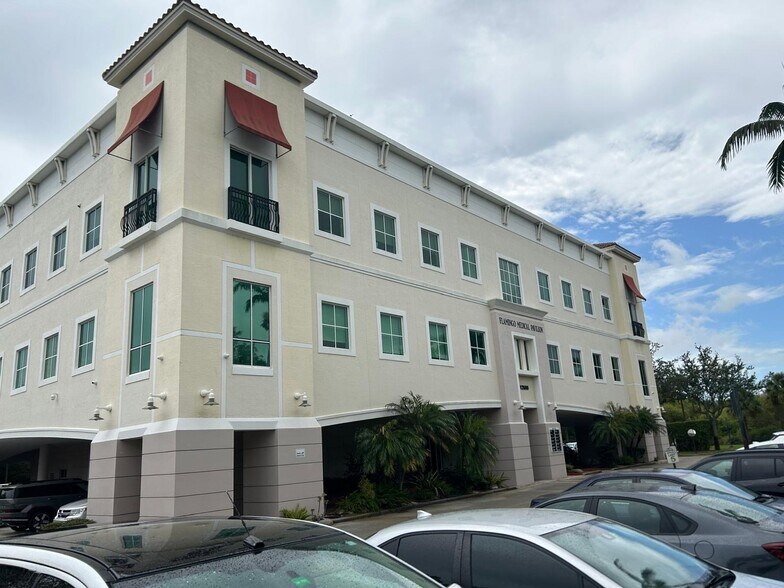 12600 Pembroke Rd, Miramar, FL à louer - Photo de l’immeuble – Image 3 sur 25