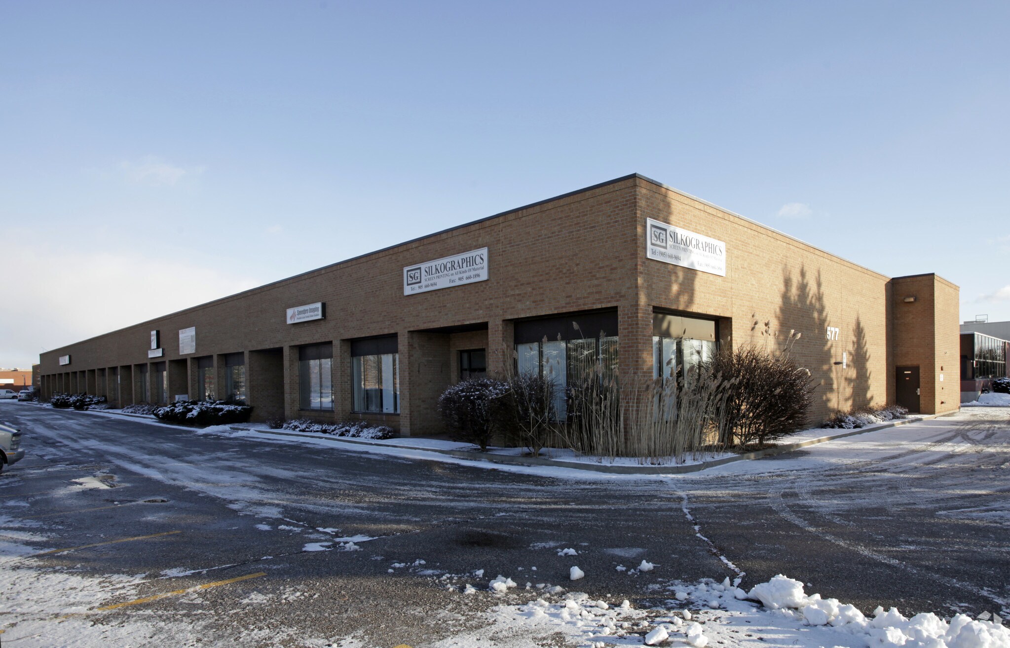 577 Edgeley Blvd, Vaughan, ON à louer Photo principale– Image 1 sur 3