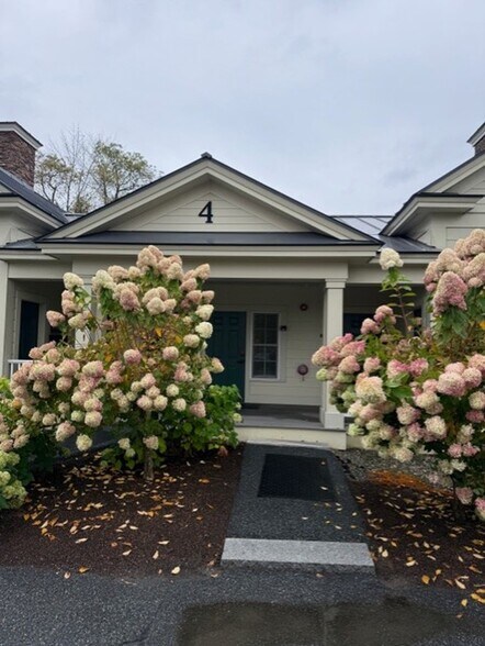 205 Billings Farm Rd, White River Junction, VT à louer - Photo de l’immeuble – Image 1 sur 13