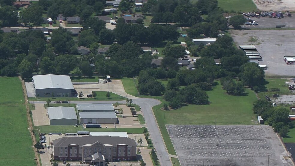2415 S Nicklas, Oklahoma City, OK à louer - Vidéo aérienne – Image 2 sur 12