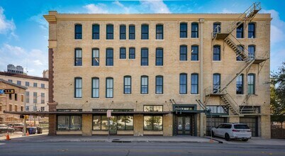 219 N Alamo St, San Antonio, TX à louer Photo de l’immeuble– Image 2 sur 12