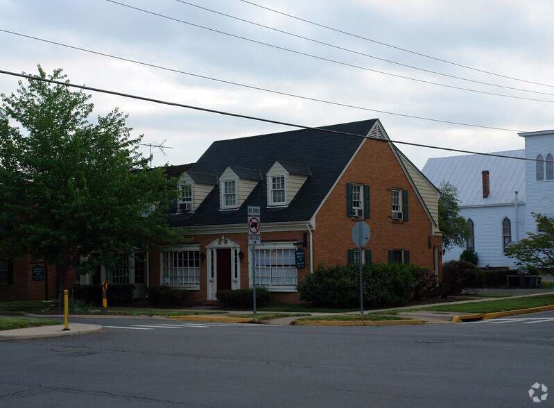9317 Grant Ave, Manassas, VA à louer - Photo de l’immeuble – Image 3 sur 8
