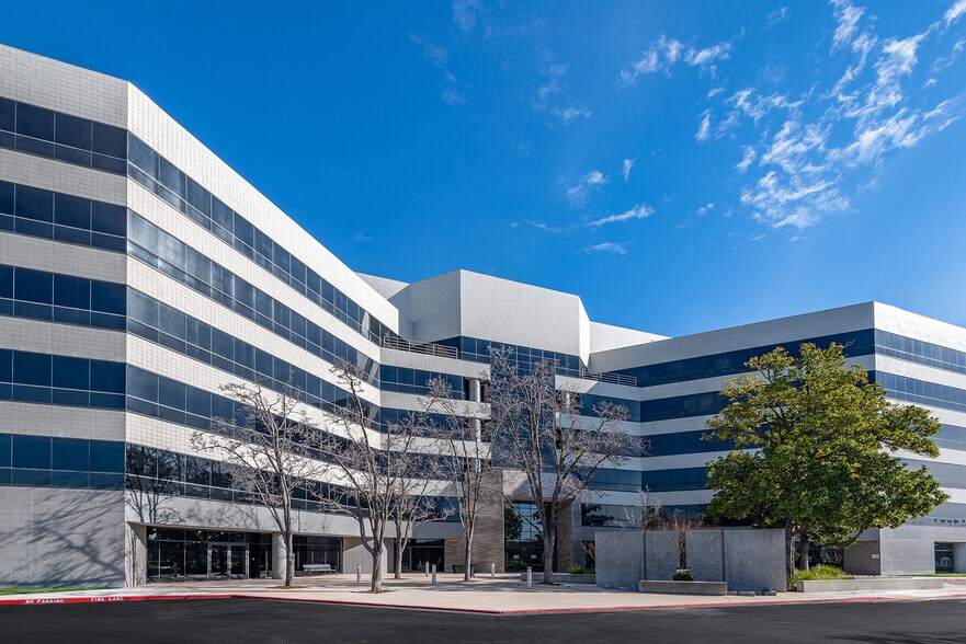 1750 Howe Ave, Sacramento, CA à louer - Photo de l’immeuble – Image 2 sur 7