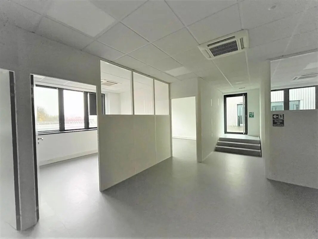 Bureau dans Besançon à louer Photo de l’immeuble– Image 1 sur 8
