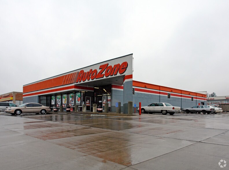 1543-1601 Hawkins Ave, Akron, OH à louer - Photo principale – Image 3 sur 8